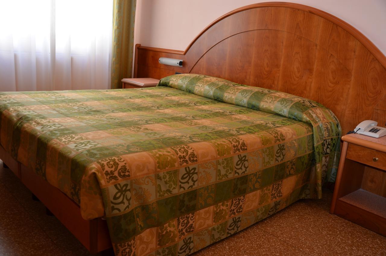 Hotel Lorenzo 塞勒里古 外观 照片