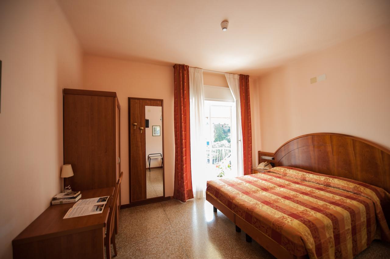 Hotel Lorenzo 塞勒里古 外观 照片